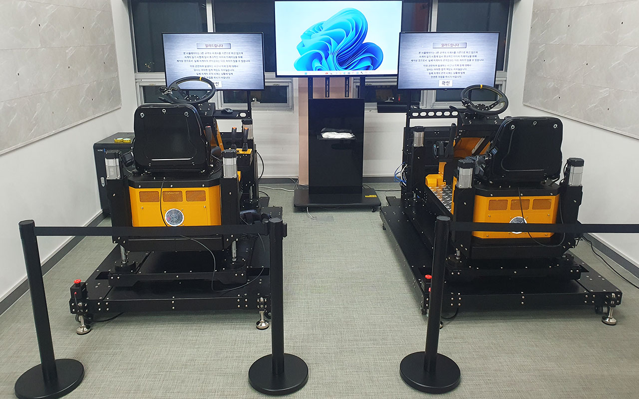 2024-12-05_img_대학에-지게차-HMD-시뮬레이터-납품2.jpg