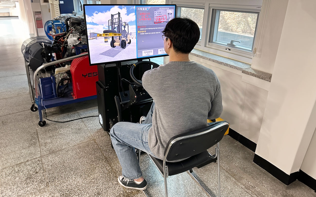 2024-12-05_img_도시과학고등학교에-지게차-기본형-시뮬레이터-납품.jpg