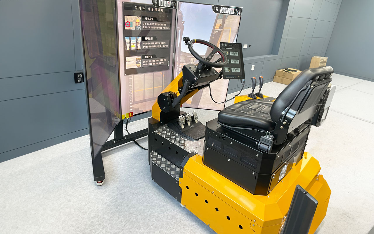 공업고등학교에 지게차 멀티모니터 시뮬레이터 납품