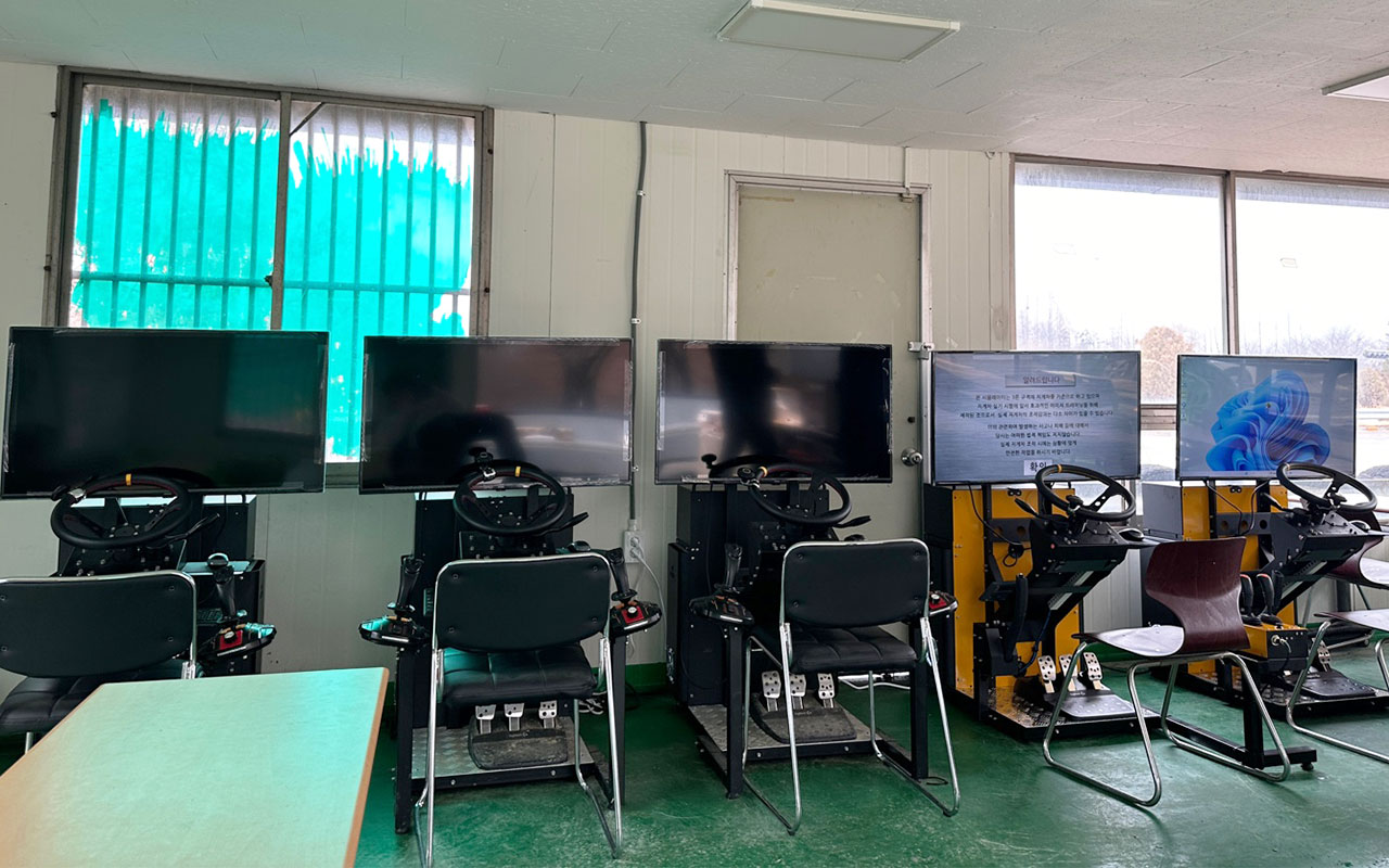 과학대학교에 지게차 기본형 시뮬레이터 납품